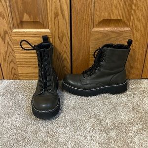 Sincerely Jules dark green lace up combat boots size 7